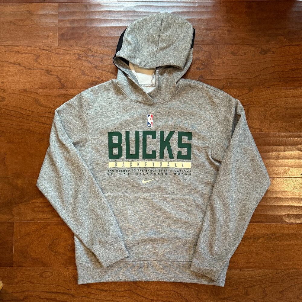 Nike Men's Gray Milwaukee Bucks Hoodie, Size S